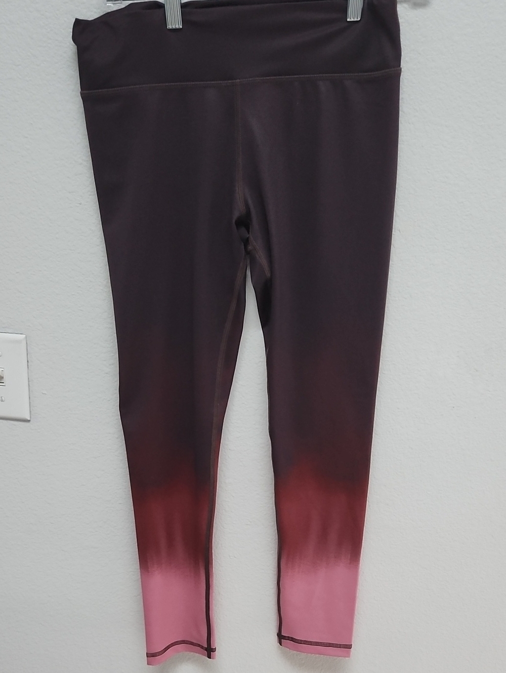 High-Waist Ombre Leggings in Maroon to Pink